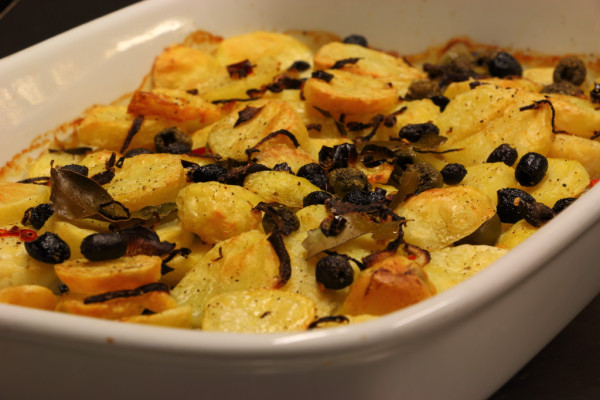 piatto ricetta baccala e patate appena sfornato